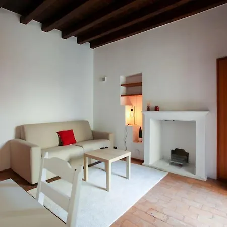 Charming Flat In Brera דירה *